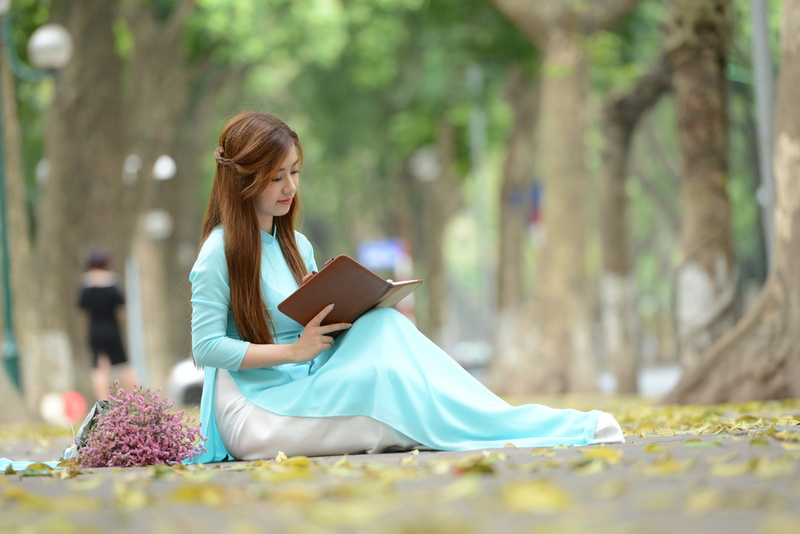 one person, plant, beautiful woman, young women, charming smile, education, portrait, young, beautiful girl, hairstyle, asia, real people, publication