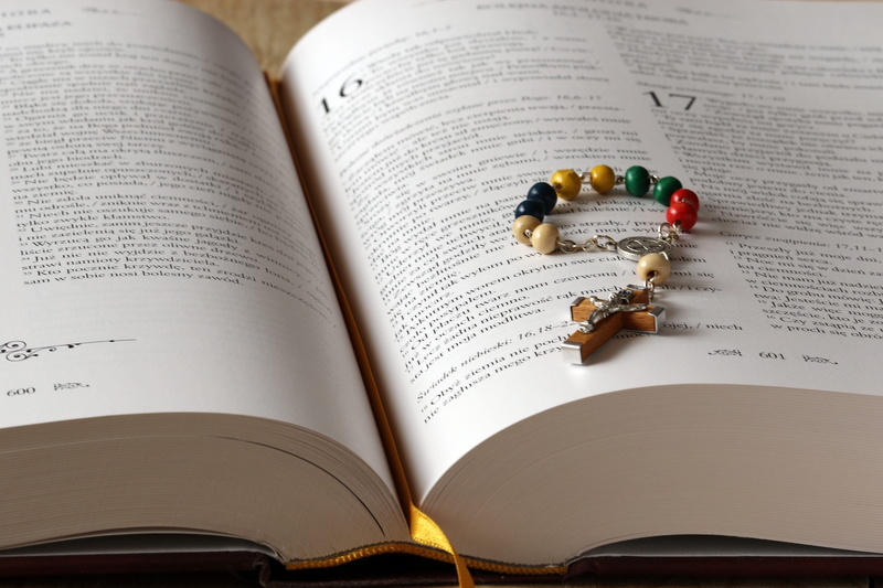 5K, faith, western script, no people, prayer, the scriptures, cross, publication, learning, indoors, wooden, the rosary, wisdom, arts culture and entertainment