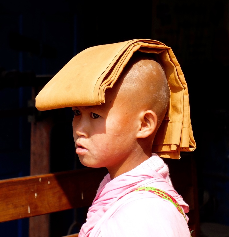 contemplation, 1080P, focus on foreground, delivery, lifestyles, innocence, sunlight, one person, men, close-up, charity, looking away, real people, leisure activity