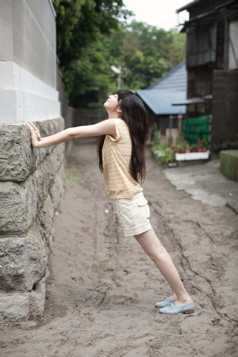 day, full length, Nana Komatsu, human arm, human limb, architecture, casual clothing, fun, vitality, women, one person, Japanese women, hair, motion, Asian