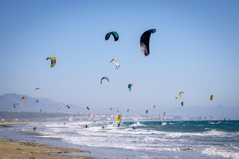 surfing, parasailing, surf, flying, extreme sports, wind, trip, water, trick, parachute, outdoors, sport, sea, horizon over water, kiteboarding, kiters