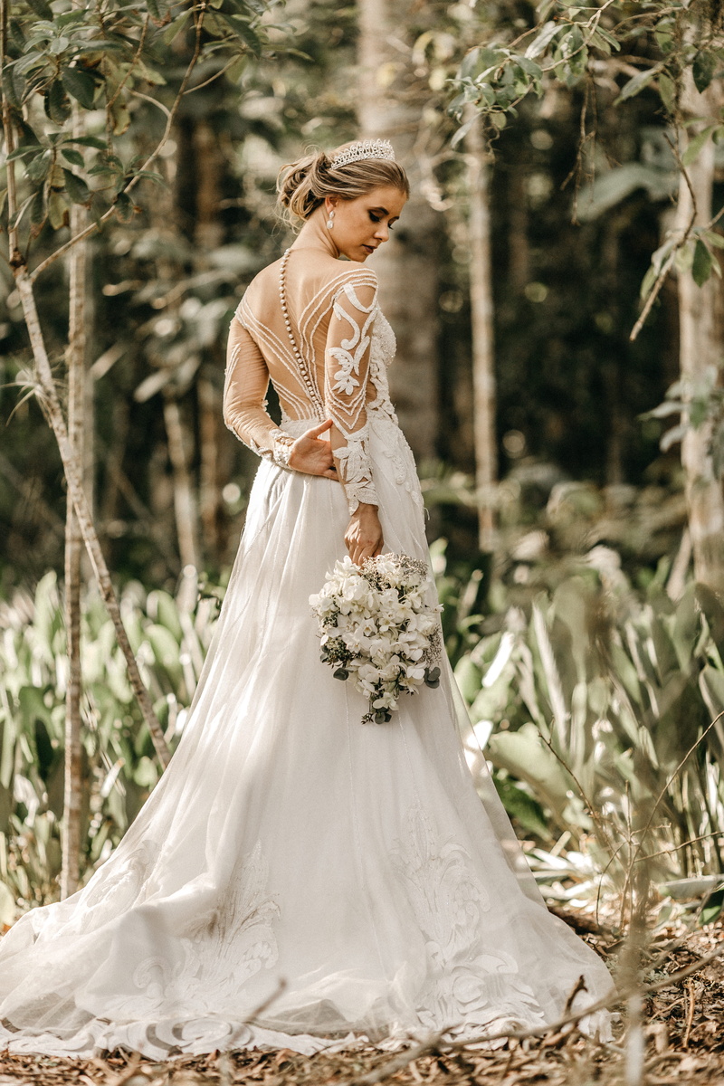 wedding, amor, women, apparel, human, robe, wedding gown, kiss, fashion, nature, full length, borba, brazil, wedding dress, flowers, emotion, celebration