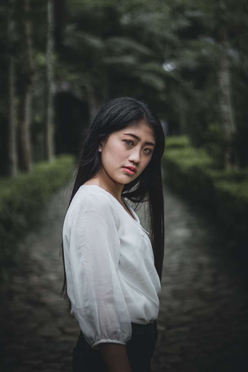 leisure activity, woman, gown, female, sleeve, young adult, young women, black, one person, long sleeve, face, apparel, three quarter length, photo, casual clothing