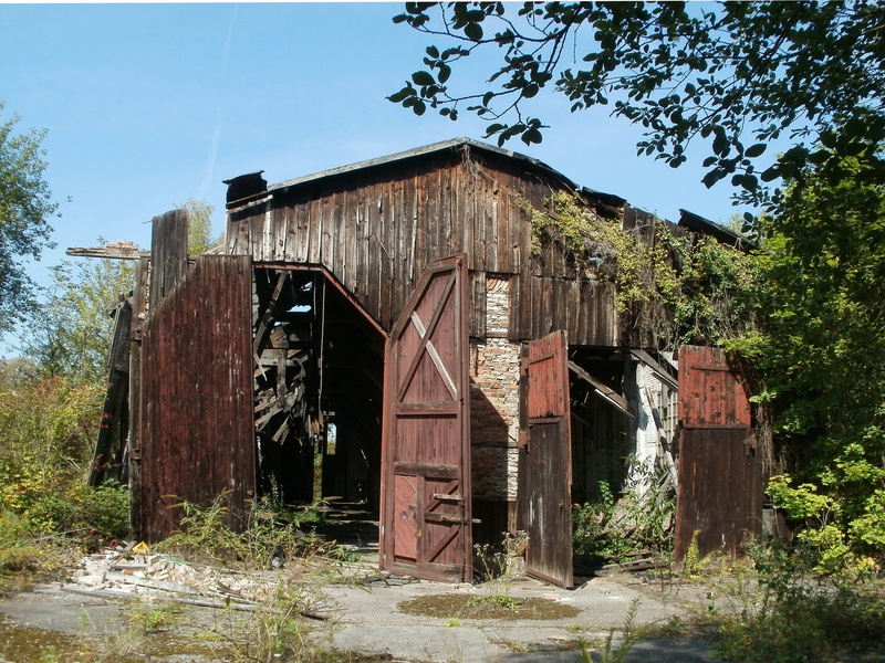 built structure, plant, grunge, house, railway, rural Scene, abandoned, old-fashioned, weathered, rustic, sky, 2K, aged, decline, architecture And Buildings