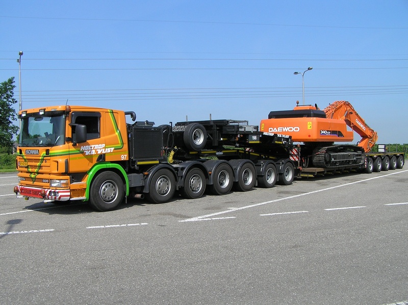 low loader, land vehicle, wheel, hitachi, business, scania, industry, motor vehicle, street, mode of transportation, semi-truck, narrow bed, freight transportation