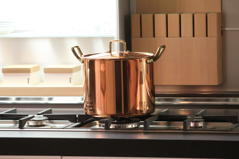 household equipment, steel, home interior, domestic kitchen, brass, 5K, stove, container, gold, saucepan, cook, pots, domestic life, appliance, grey, frying pans