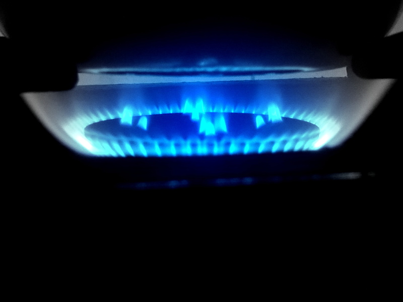 close-up, indoors, fire - natural phenomenon, blue, 5K, heat - temperature, communication, natural gas, texture, appliance, no people, camping stove, gas stove burner