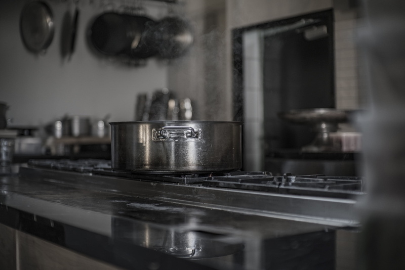 container, cook, domestic kitchen, still life, cooking pan, appliance, stove, domestic room, steam, preparing food, no people, kitchen utensil, reflection