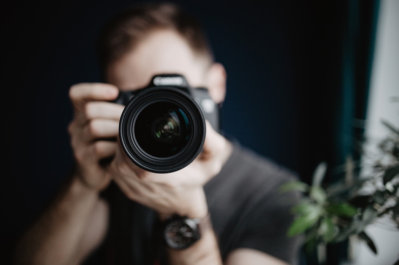 photo shoot, activity, holding, lens - eye, front view, portrait, slr camera, photoshoot, camera, digital camera, technology, photographer, young, headshot