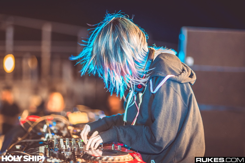 women, Rukes, mixing consoles, blond hair, night, built structure, hair, event, focus on foreground, leisure activity, adult, hairstyle, long hair, dyed hair