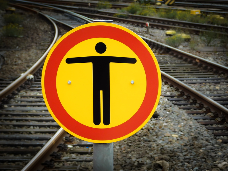 attention, traffic, railway, stop sign, demarcation, containing, gleise, warning, yellow, passage, deutsche bahn, focus on foreground, road, human representation