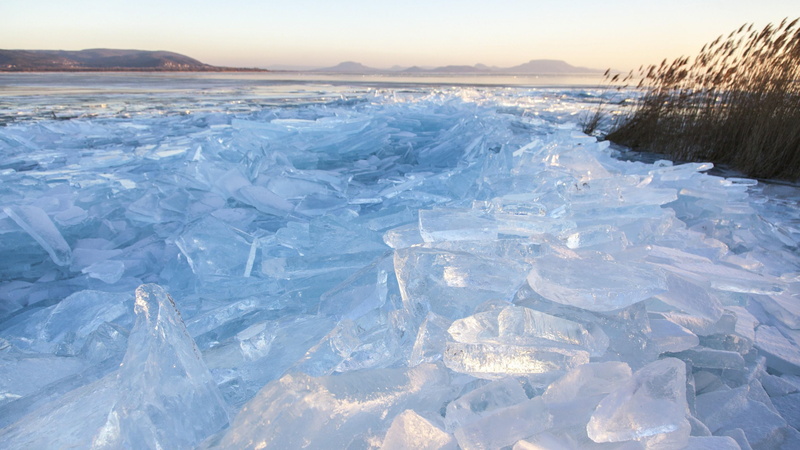 mountain, lake balaton, melting, non-urban scene, 4K, sea ice, balaton, nature, cold temperature, freezing, sky, winter, tranquil scene, hungary, lake