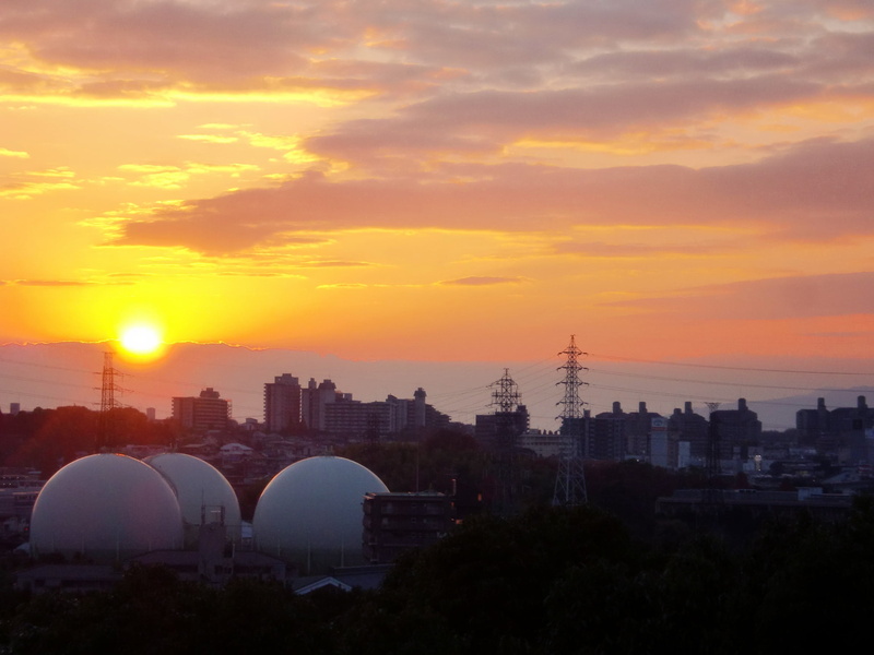 at dusk, 1080P, sun left, osaka, dome, urban skyline, sun, office building exterior, no people, orange color, skyscraper, city, nature, cloudy sky, sunset