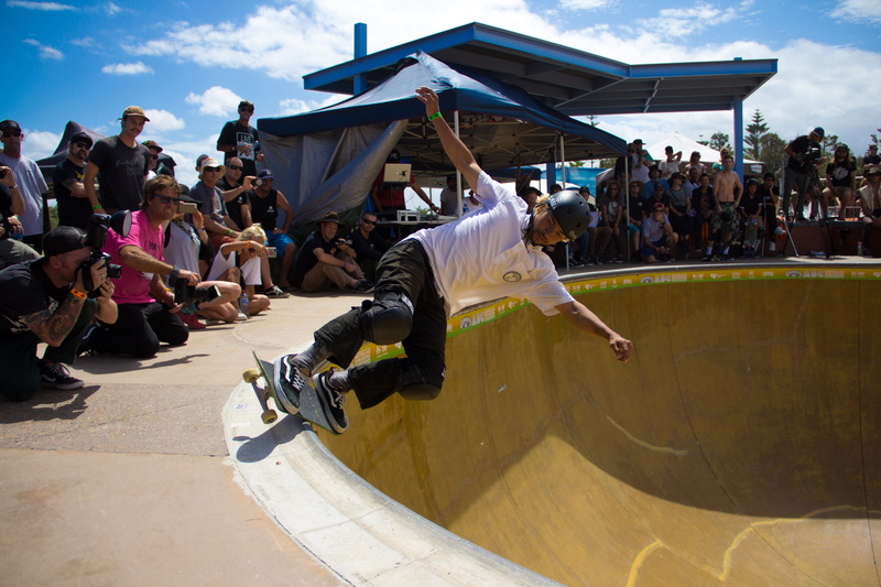 sunlight, nature, mixed age range, exhibition, real people, outdoors, person, man, water, sport, sky, women, guy, male, performance, skate boarding, famous Place