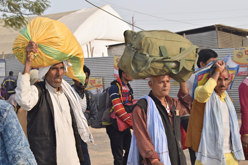 hectic, walk, walking, leisure, culture, man, traditional clothing, adult, pedestrians, person, people, architecture, outdoors, lifestyle, males, medium group of people