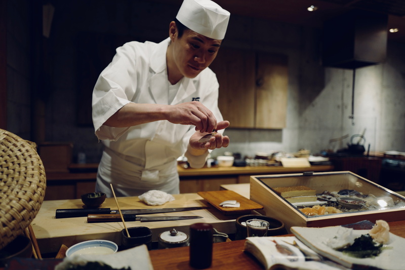 indoors, cooking, food and drink establishment, work, kitchen, front, clothing, adult, 5K, food and drink, three quarter length, preparing food, food prep