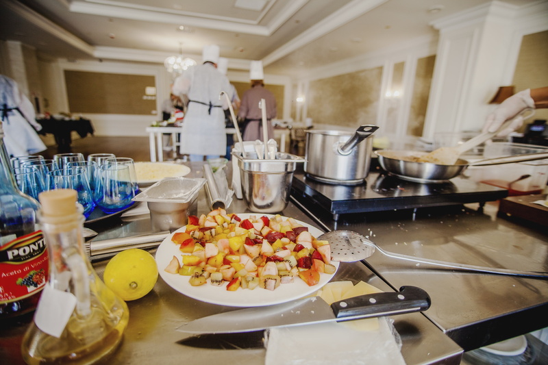 freshness, home, chef, appliance, preparing food, kitchen, food, preparation, commercial kitchen, healthy eating, bowl, indoors, restaurant, people, household equipment