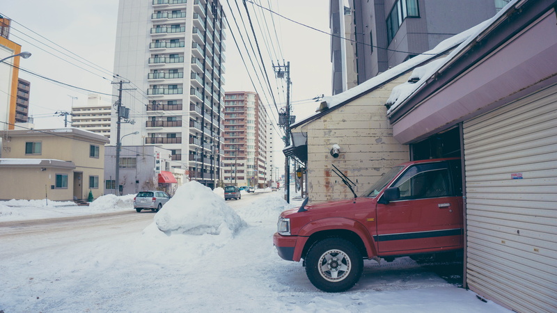 red, land vehicle, holiday, outdoors, no people, motor vehicle, building exterior, building, blizzard, nature, car, white color, vacation, city, asian
