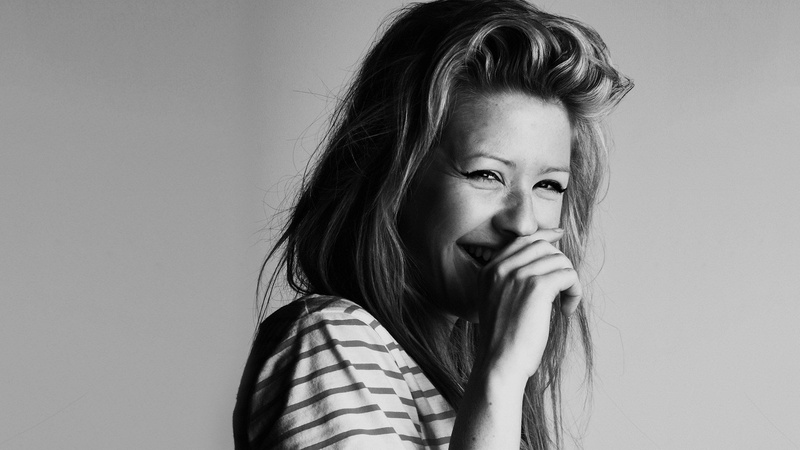 ellie goulding, women, happiness, hair, real people, young women, front view, hairstyle, one person, looking at camera, long hair, portrait, indoors, teenager