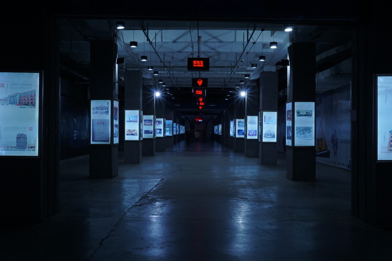 diminishing perspective, digital, communication, photo, red, flooring, 5K, landscape, sign, signage, built structure, architectural column, subway station