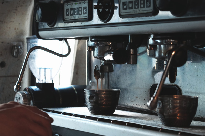 close-up, preparation, serve, machine, hand, making latte, cappuccino, cup, espresso making machine, shibuya-ku, hot, 2K, beverages, sweet, drink, americano