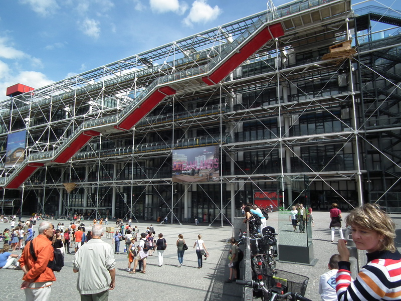 women, real people, spectator, paris, adult, centre pompidou, building exterior, city, nature, sky, day, architecture, group of people, mixed age range