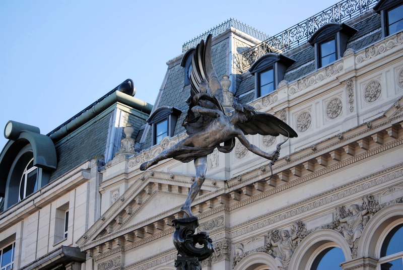 history, art and craft, architecture, built structure, male likeness, 4K, famous Place, outdoors, day, sculpture, no people, piccadilly circus, ornate