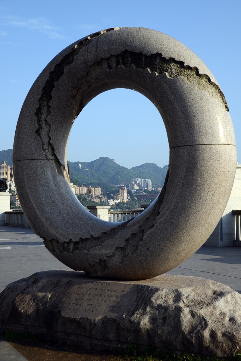 famous Place, 2K, land, tire, sunlight, shape, china, urban Scene, water, cityscape, sky, circle, nature, nanbin 1, clear sky, geometric shape, building exterior