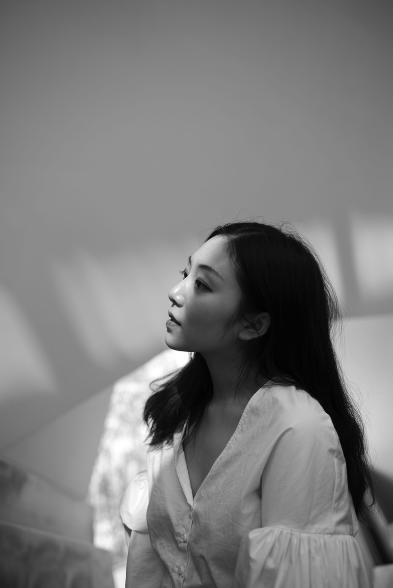 lifestyles, hair, one person, beautiful woman, women, looking away, real people, china, females, leica, casual clothing, side view, hairstyle, chongqing
