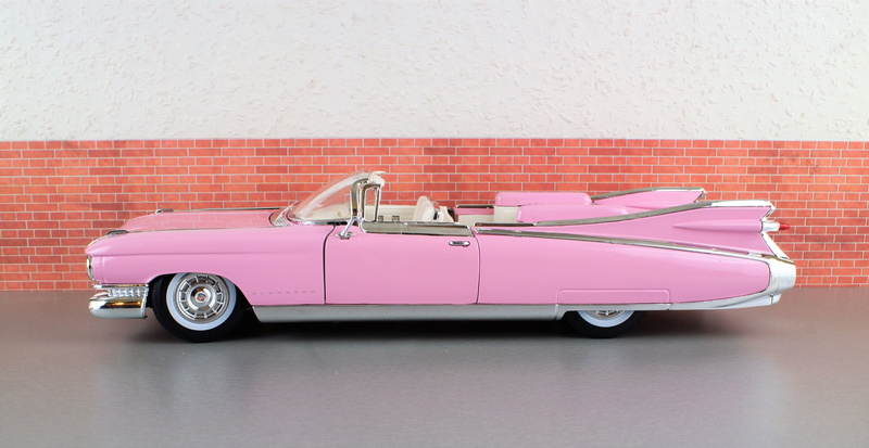 sports car, wall - building feature, copy space, old, Model Car, pink, old-fashioned, america, model, 5K, wheel, color Image, car, usa, silver colored
