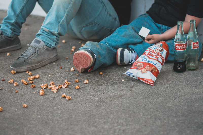 popcorn, human, jeans, human body part, lifestyles, shoe, low section, blue, food, footwear, smart phone, cocacola, wawaka, streetwear, leisure activity