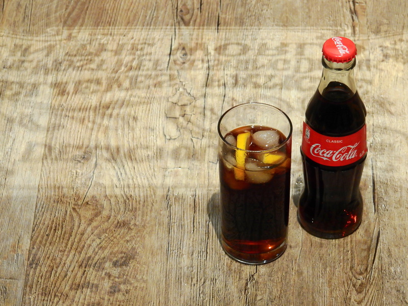 household equipment, refreshment, lemon, sugar, coca, bottle, glass, ice, beverage, container, lemonade, drink, coca cola, freshness, brand, highball, glass - material