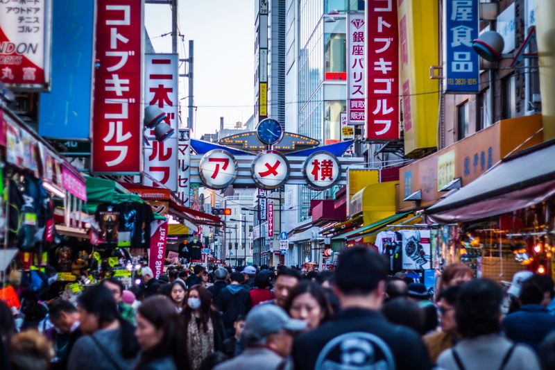 日本, women, building, 5K, market, large group of people, 都会, アメ横, crowd, 混雑, travel, street, 通行人, 東京, sign, group of people, human, daytime, built structure