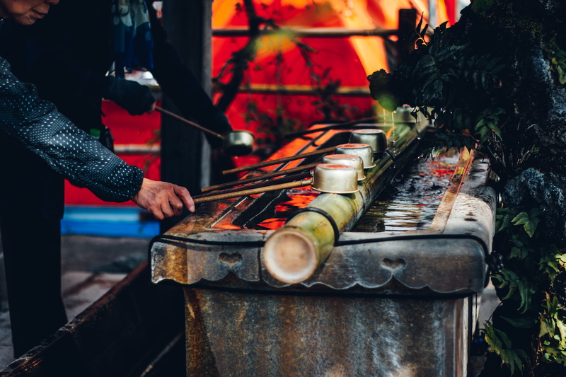 midsection, art and craft, standing, heat - temperature, occupation, men, inside, room, 街並み, taito city, holiday, day, focus on foreground, 上野, 東京, selective focus