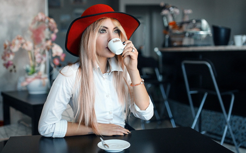 depth of field, blonde, flowers, 1080P, drink, tattoo, beauty, model, connection, young women, long hair, front view, one person, blouses, hat, sitting