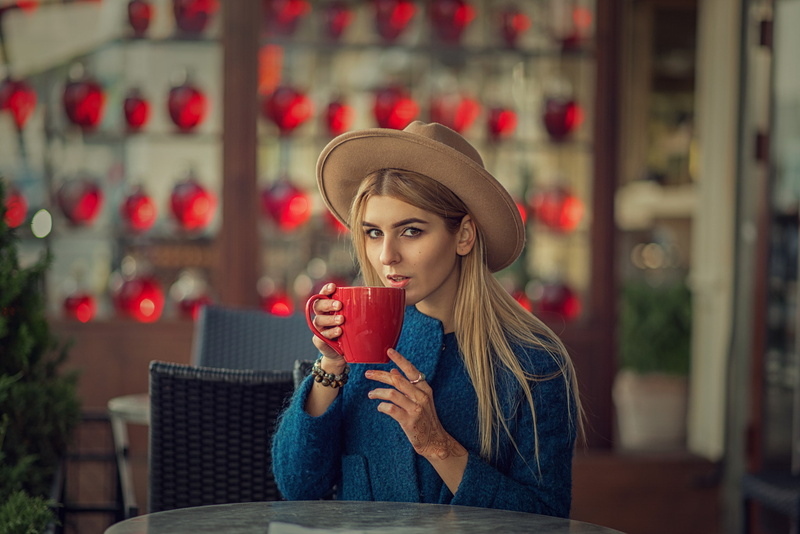 beauty, women, blue coat, mugs, lifestyles, 1080P, beautiful woman, long hair, red, looking at viewer, cafeteria, blonde, positive emotion, adult, young adult