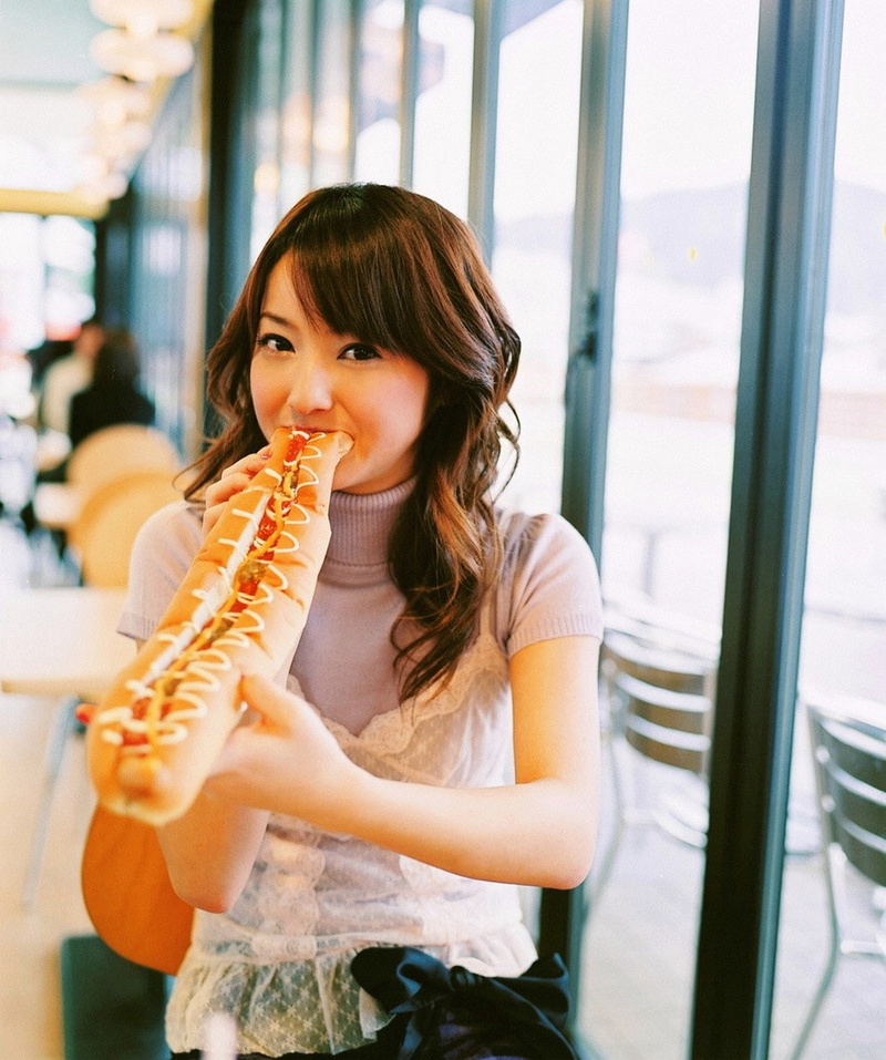 portrait, Visual Young Jum, waist up, girls, holding, brown eyes, hairstyle, fast food, child, cafeteria, brunette, snack, hot dogs, curly hair, young adult