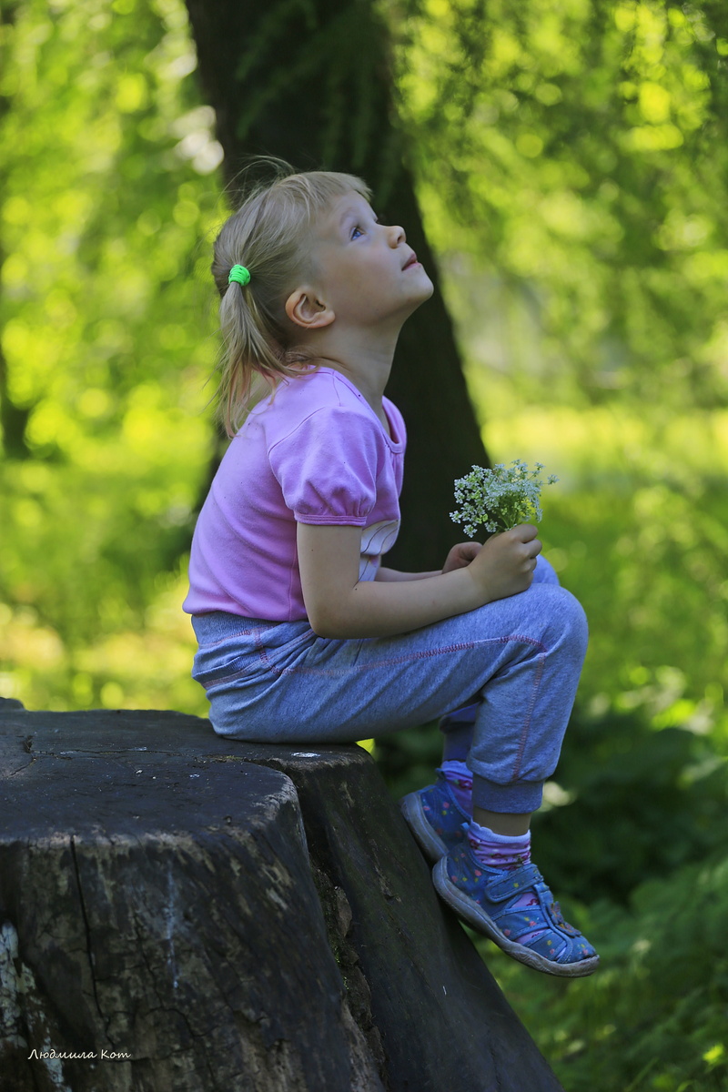 full length, real people, nature, lifestyles, hairstyle, outdoors, child, living nature, leisure activity, summer, beautiful, girls, stroll, tree, women