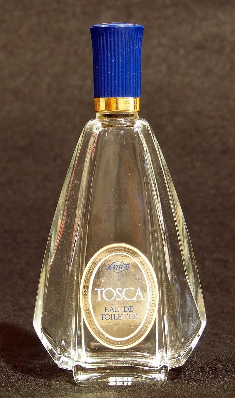 glass - material, perfume sprayer, 1080P, container, odor, transparent, close-up, blue, single object, aromatherapy, Tosca, table, lid, bottle, lighting equipment