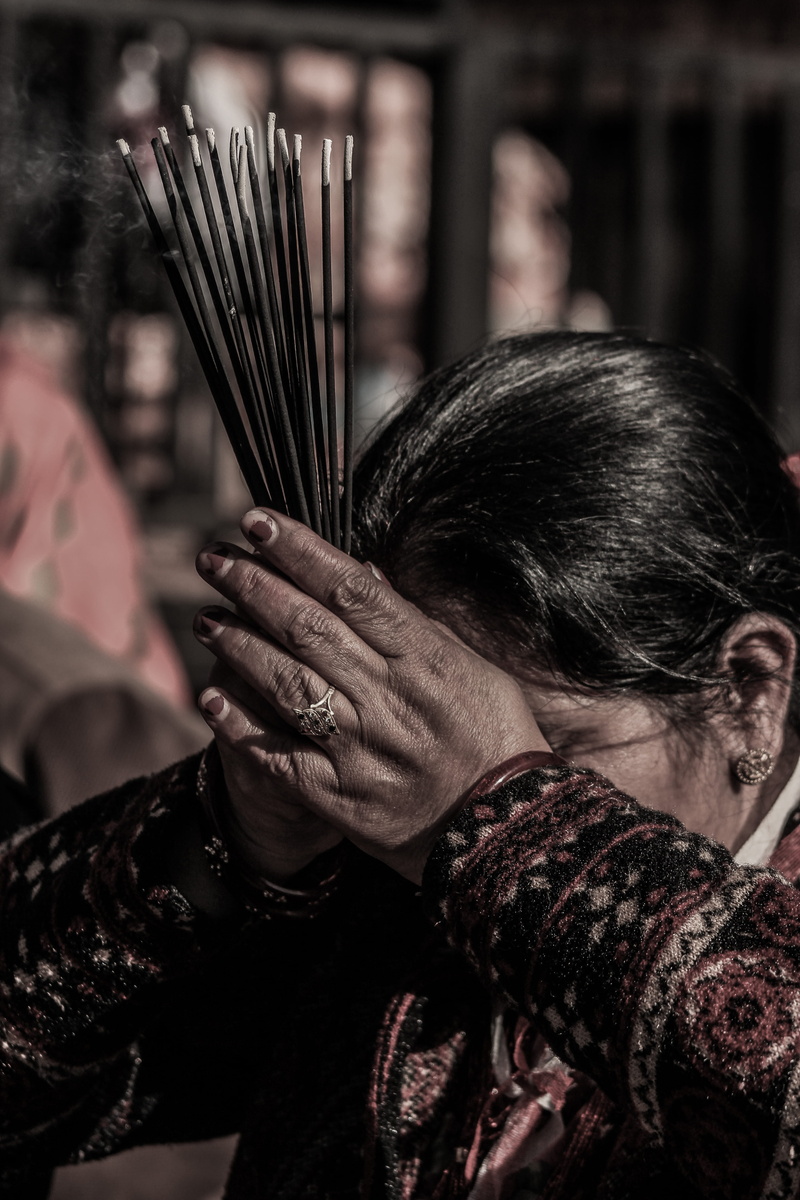 comb, harp, gong, lute, hair, belief, headshot, pasta, lifestyles, tribe, dye, fire, indoors, human hand, holding, women, powder, men, focus on foreground