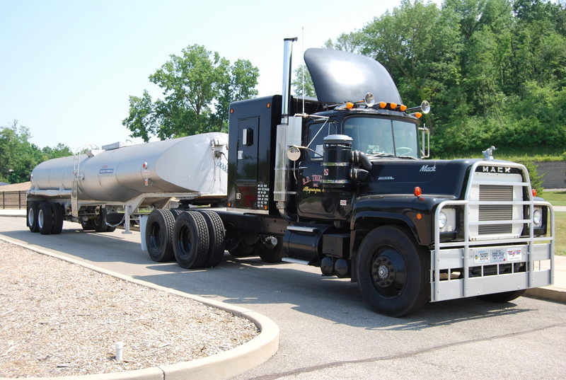 stationary, commercial land vehicle, wheel, mack, nature, cisterna, trucks, vehicle, mode of transportation, day, motor vehicle, freight transportation