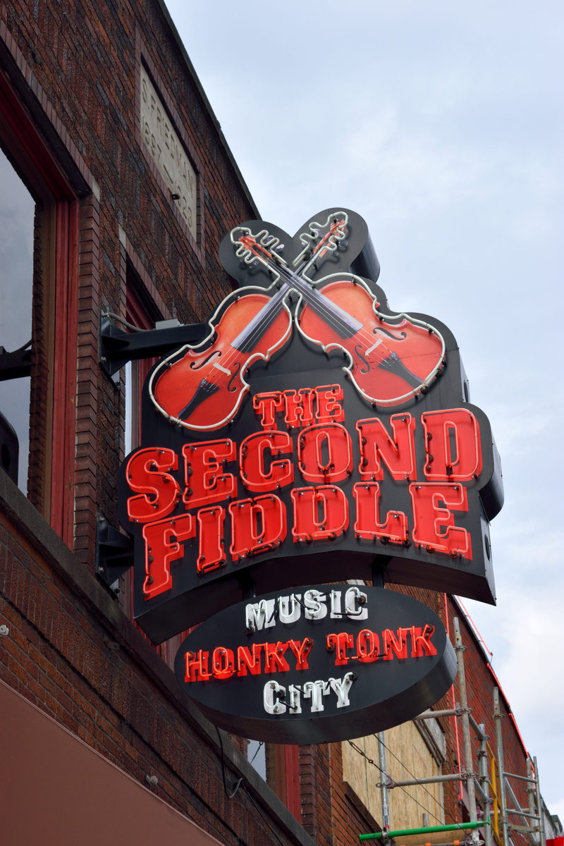 5K, nashville tennessee, vacation, sign, architecture, downtown, communication, travel, non-western script, built structure, script, urban, red, sky, country music
