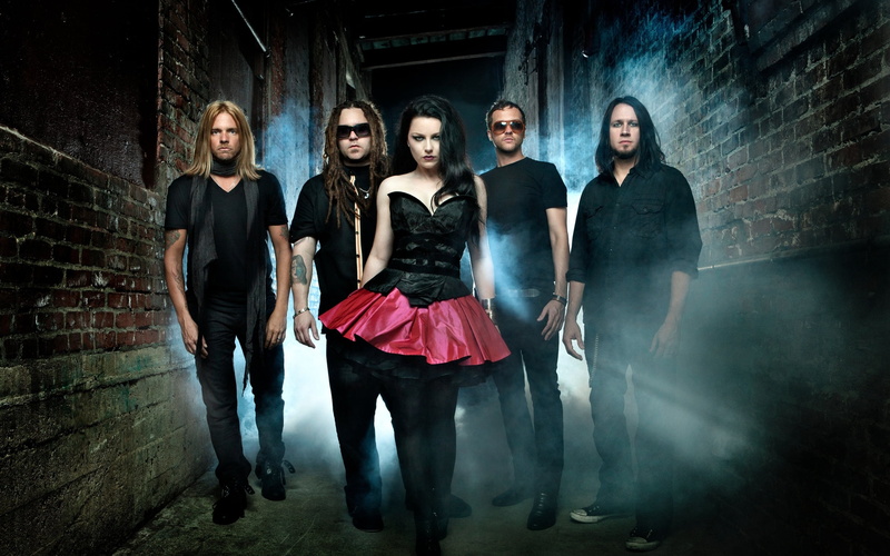 young adult, beautiful people, people, emotion, full length, architecture, adult, men, spooky, standing, evanescence, women, adolescence, night, young men