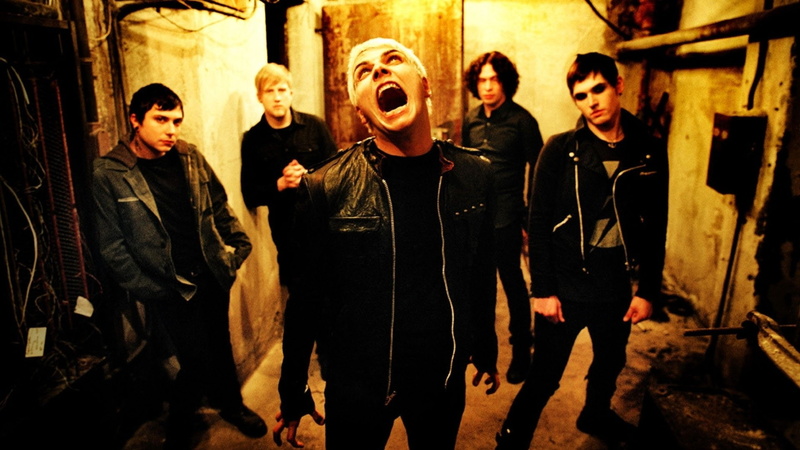 smiling, arts culture and entertainment, young adult, 1080P, happiness, fun, three quarter length, leisure activity, My Chemical Romance, real people