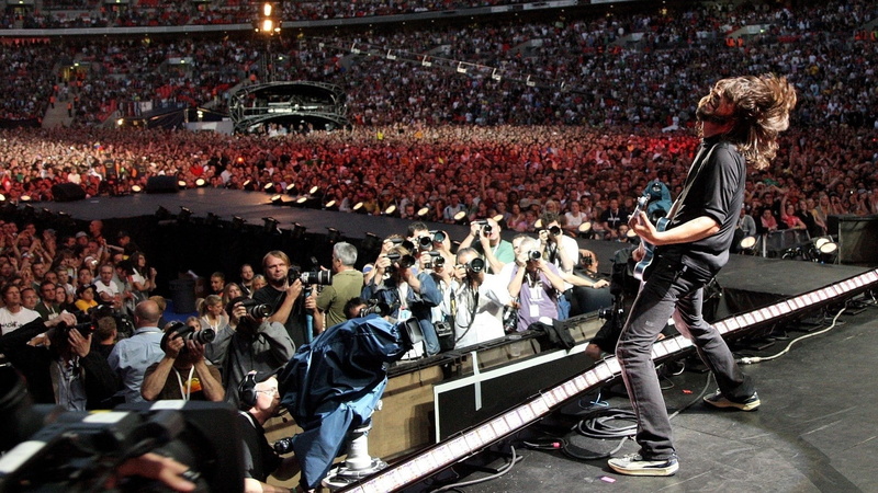 1080P, musician, men, women, audience, enjoyment, Foo fighters, group of people, looking, watching, arts culture and entertainment, outdoors, Scene, stage