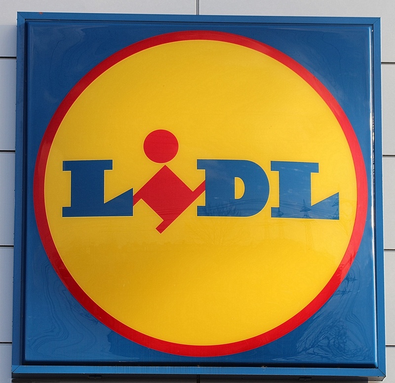 information sign, supermarket, close-up, advertising sign, lidl, 2K, circle, guidance, symbol, road sign, advertising, warning sign, blue, road, no people