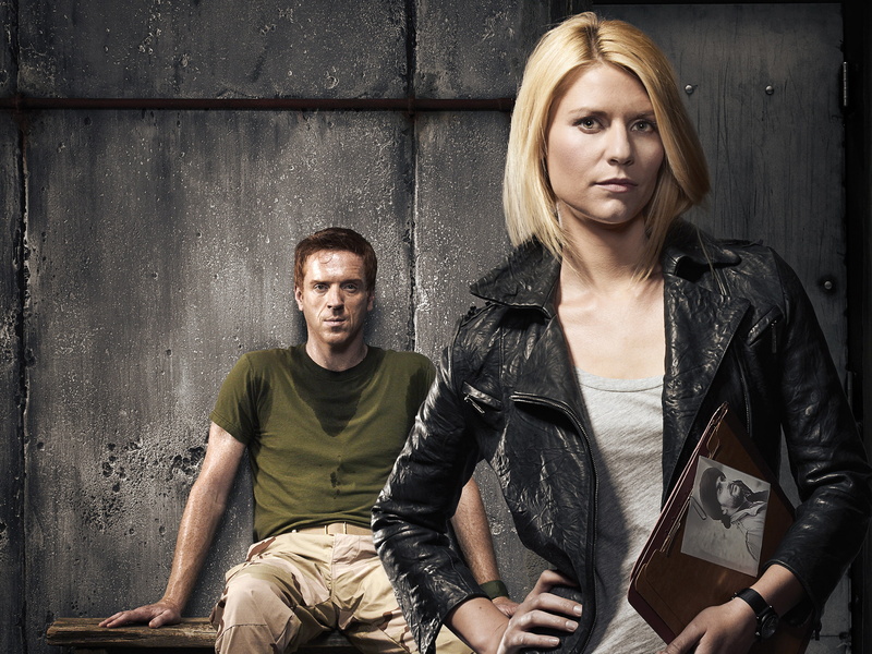 Claire Danes, photo, documents, a stranger among his own, the series, Damian Lewis, 2K, Nicholas Brody, camera, bench, Carrie Mathison, serial, homeland