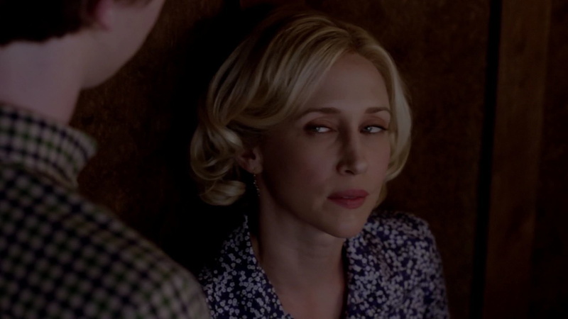 1080P, Bates Motel, hairstyle, TV Show, close-up, women, blond hair, looking, portrait, indoors, young adult, Vera Farmiga, adult, black background, headshot