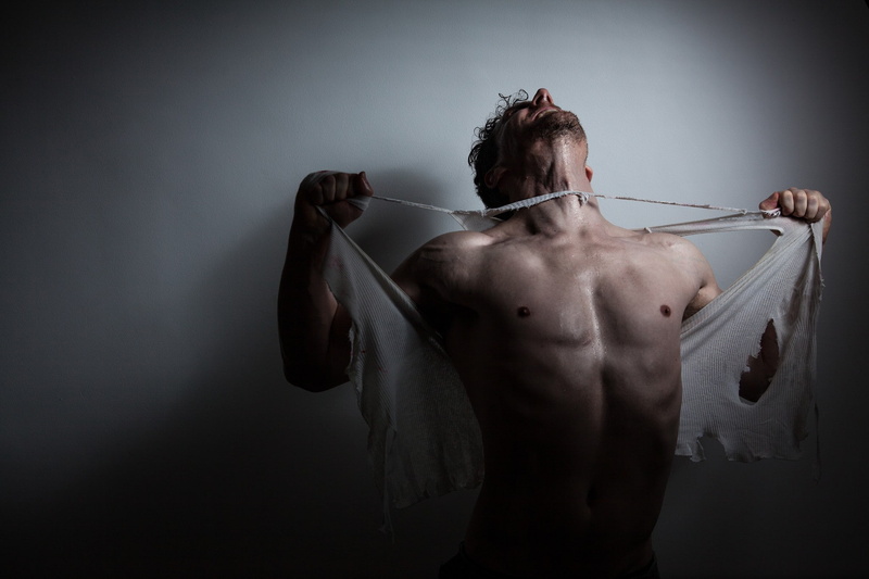 indoors, waist up, one person, young adult, shirtless, men, three quarter length, healthy lifestyle, lifestyles, muscular build, hurt, 1080P, standing