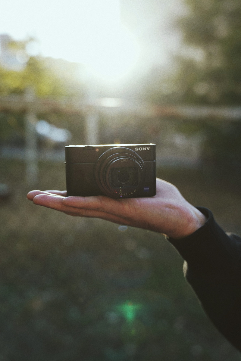 lens, nature, compact, photographer, human Hand, 5K, photograph, outdoors, forest, camera - Photographic Equipment, hold, adult, photography Themes, sony rx100 m6